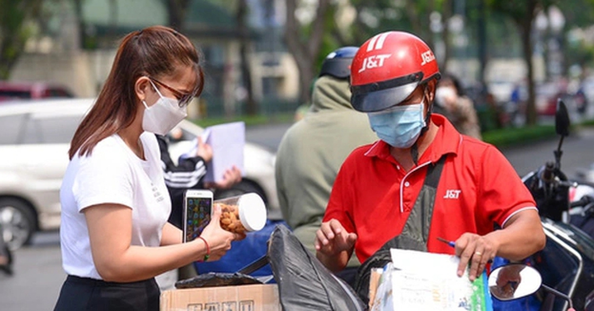 Lo cuộc đua hạ giá trong chuyển phát, sàn 'vừa đá bóng vừa thổi còi'