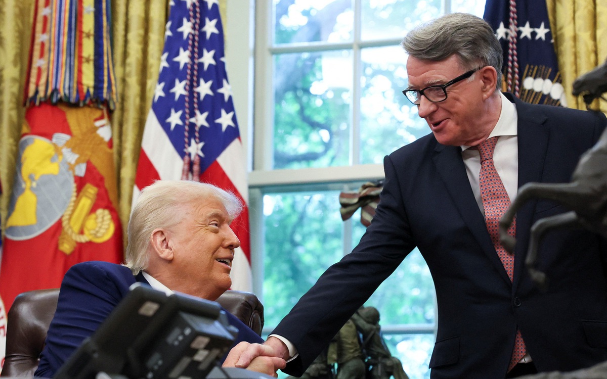 Ông Trump vui mừng khoe thỏa thuận thương mại đầu tiên