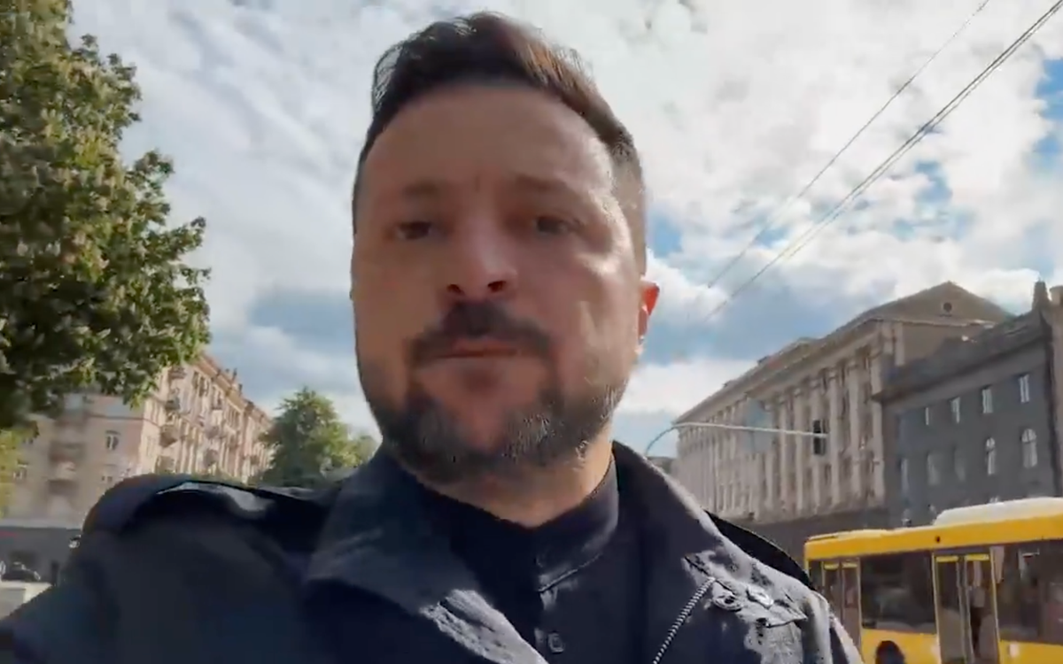 Ông Zelensky xuống phố, kêu gọi đồng minh đoàn kết đối phó với Nga