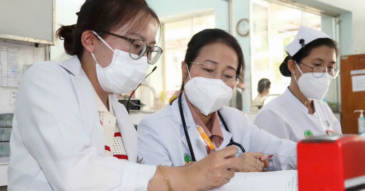 Bé trai 2 tuổi uống nhầm bột thông cống vì tưởng đồ ăn