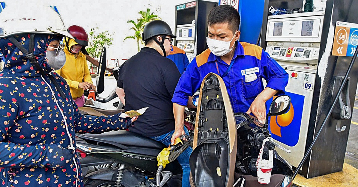 Giá xăng dầu tiếp tục giảm, còn hơn 19.000 đồng/lít