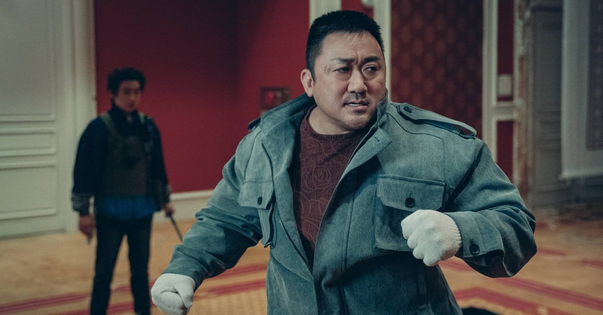 'Nắm đấm' Ma Dong Seok trở lại rạp Việt với Đêm thánh: Đội săn quỷ
