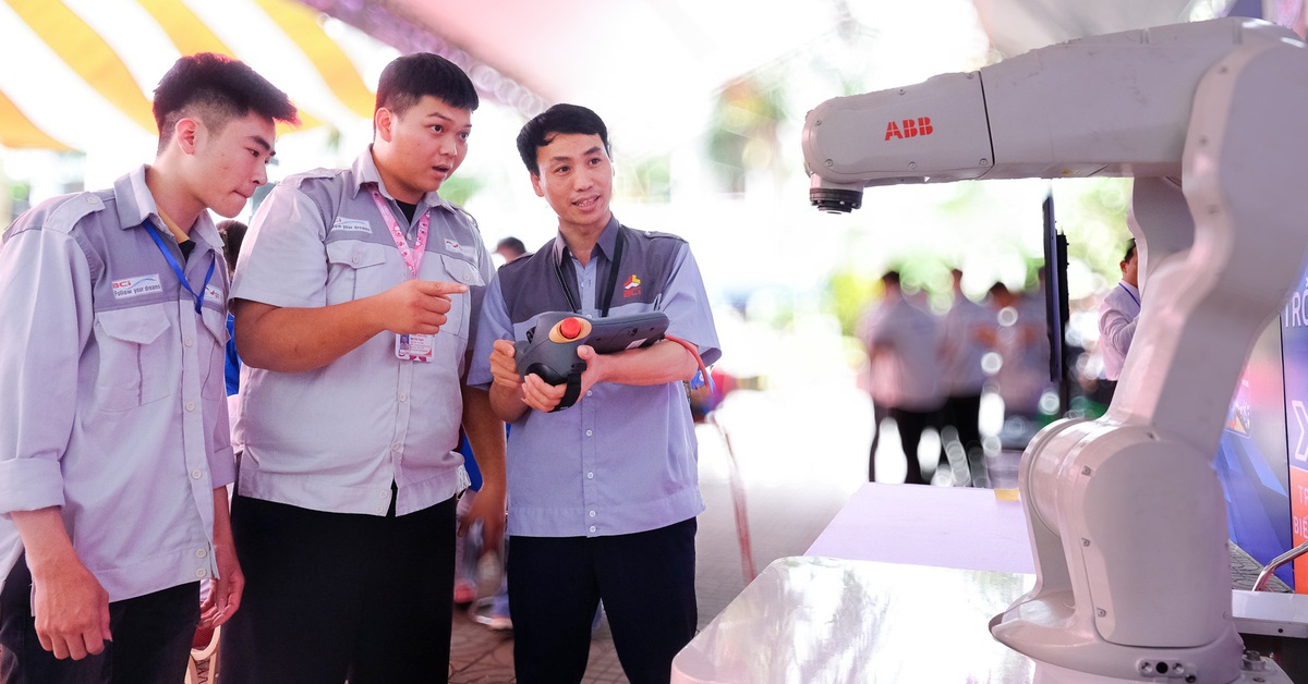 ‘Chuyến xe hướng nghiệp Đức’: Cửa ra thế giới mở ngay ở sân trường