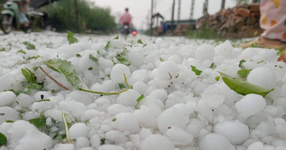 Hai khối không khí nóng và lạnh tương tác, miền Bắc đối mặt mưa lớn kèm sấm sét, mưa đá