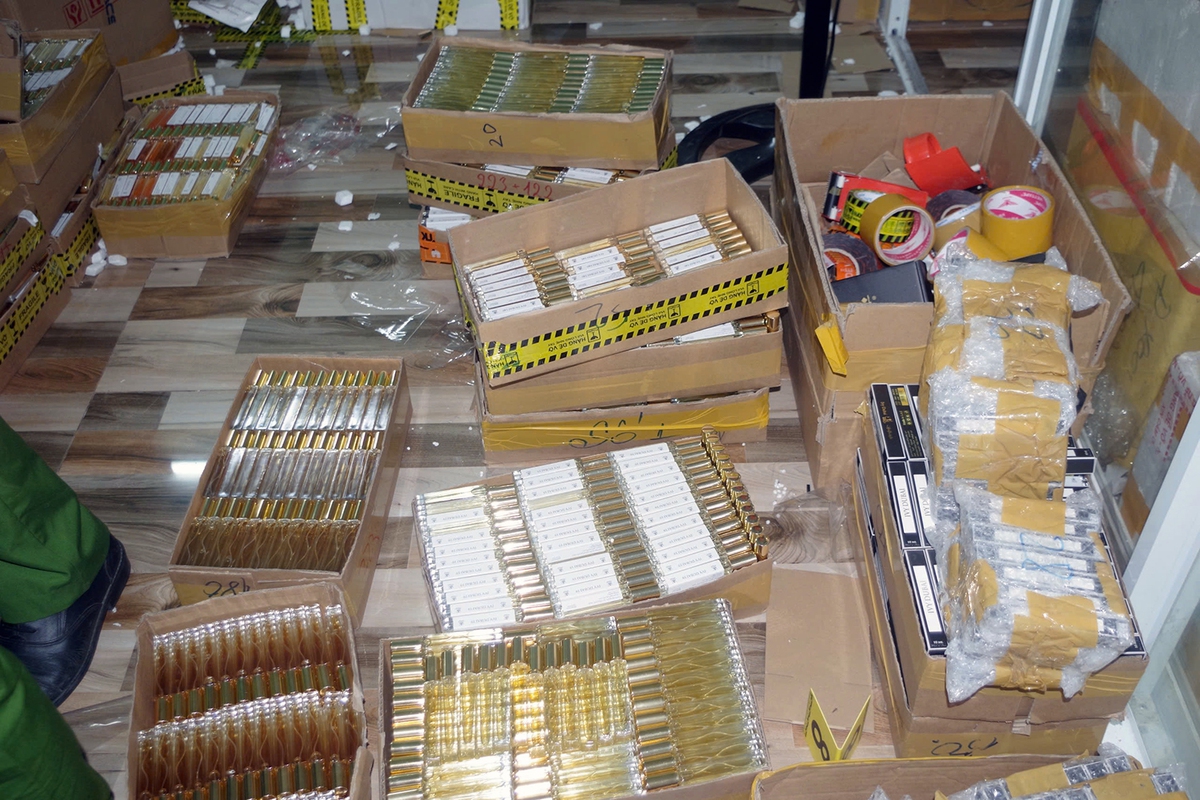 Hai chị em ruột sản xuất, buôn bán nước hoa giả trị giá hàng chục tỉ đồng