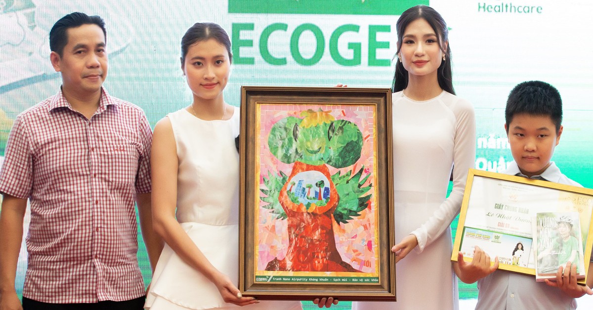 Hoa hậu Nguyễn Thanh Hà trao giải cuộc thi vẽ 'Thành phố xanh - Đẹp như trong tranh'