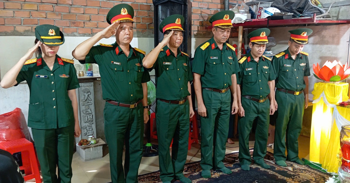 Thăm hỏi gia đình đại úy xả thân cứu 3 trẻ bị đuối nước ở Bình Định