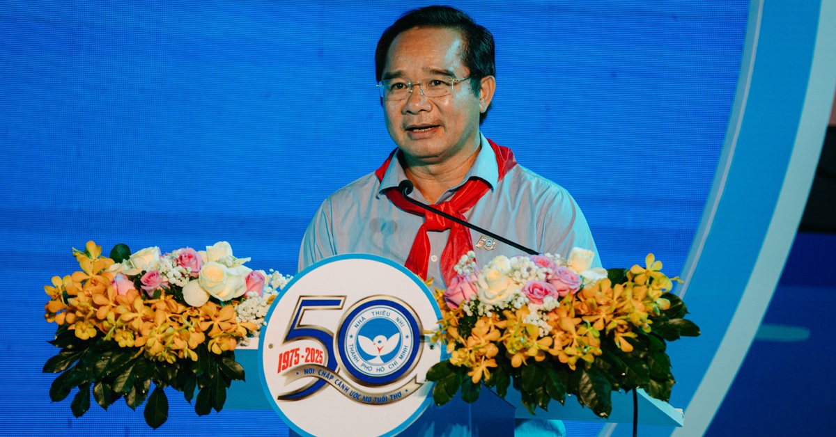 Chủ tịch UBND TP.HCM đặt hàng nhà thiếu nhi dành những điều tốt đẹp nhất cho bạn nhỏ
