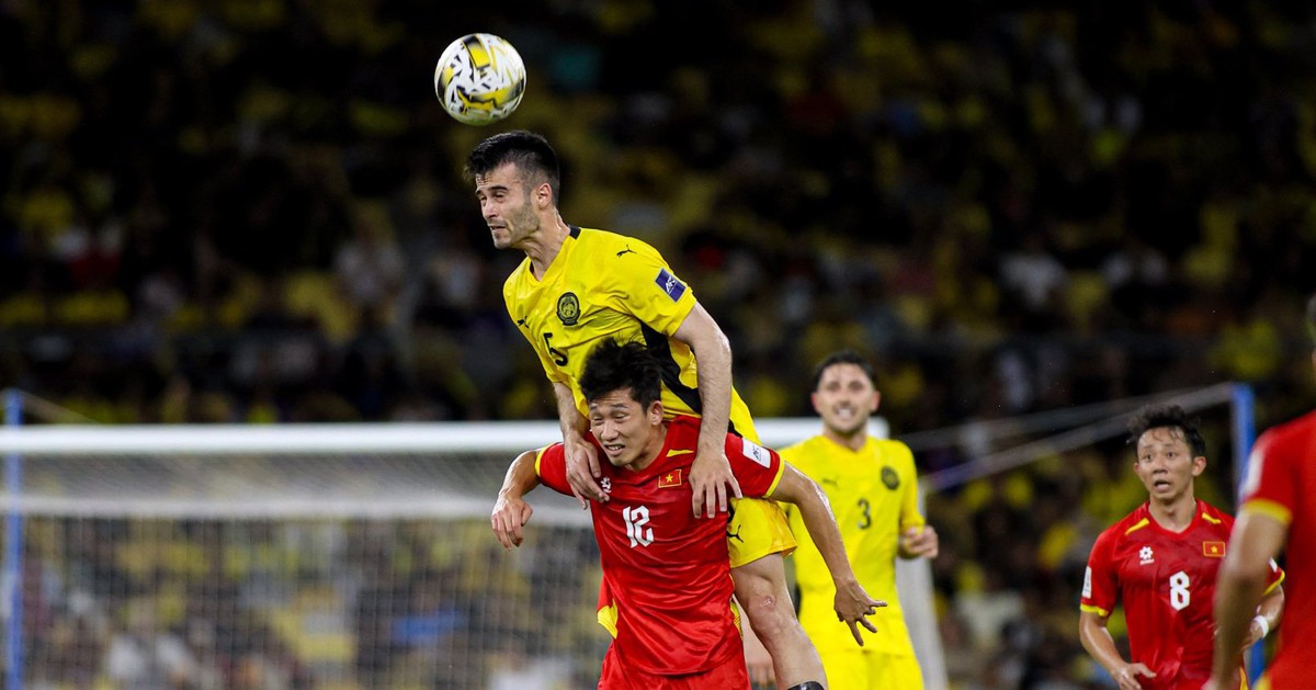 Malaysia - Việt Nam (hiệp 2) 3-0: Corbin-Ong nâng tỷ số