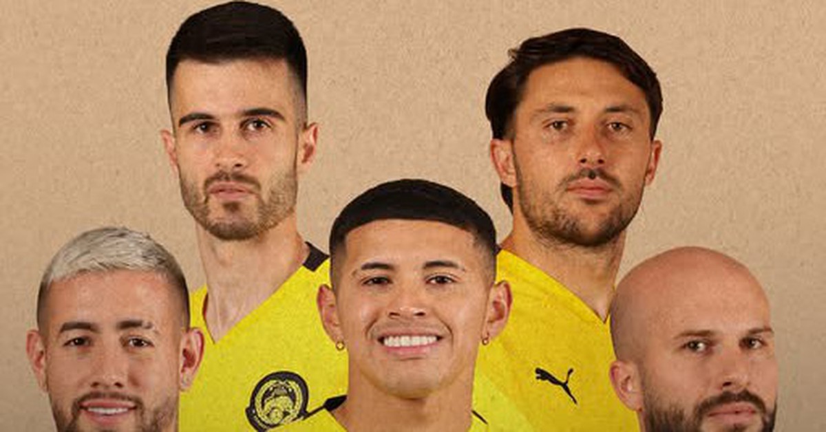 Ngay trước trận đấu với tuyển Việt Nam, 5 cầu thủ nhập tịch của Malaysia được FIFA phê duyệt