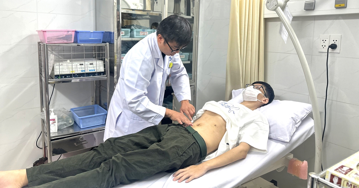 Thức khuya chơi game, hay nhịn ăn thanh niên 19 tuổi bị loét tá tràng nặng