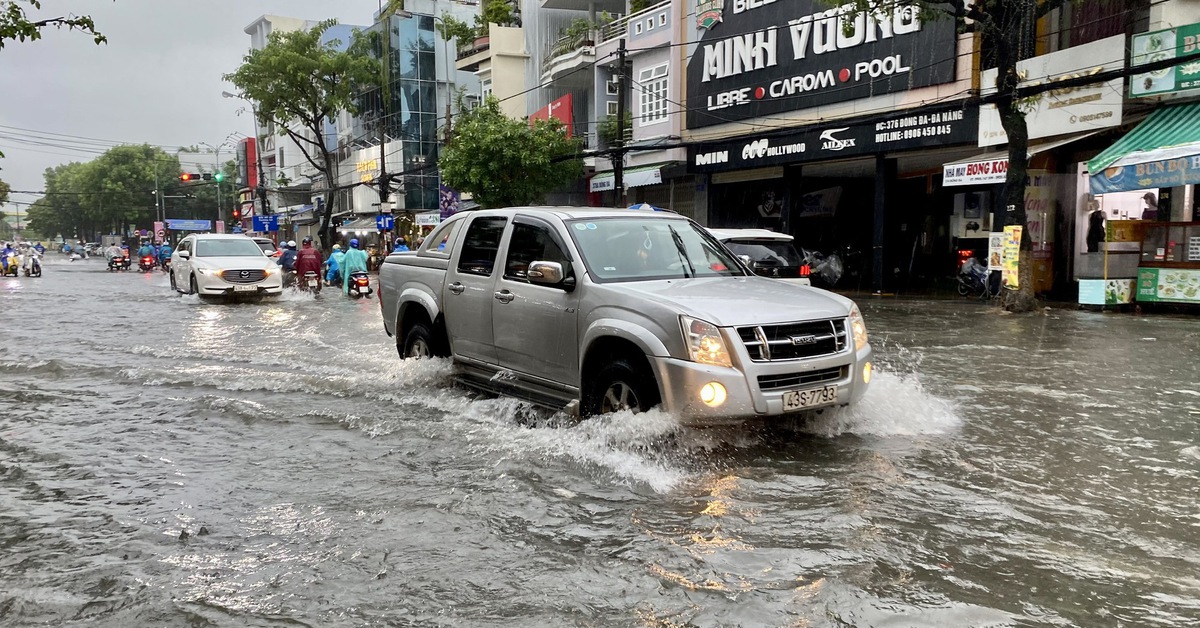 Đà Nẵng chỉ đạo sẵn sàng sơ tán dân, ứng phó sạt lở trước ảnh hưởng của bão số 1