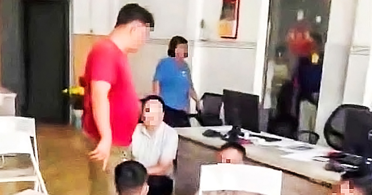 Công an khống chế nhóm người khi tới một văn phòng công chứng tại Bình Dương