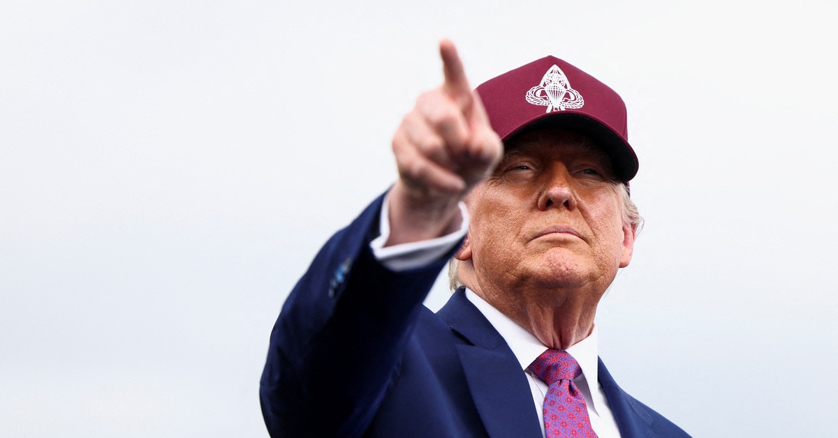 Làm rõ tin đồn Tổng thống Trump cấm người có thẻ xanh quay lại Mỹ