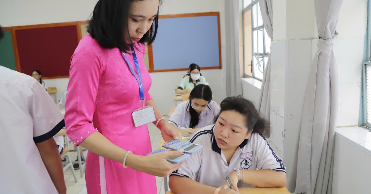 Ngày đầu chấm thi lớp 10 ở TP.HCM: Đã có điểm 10 môn toán