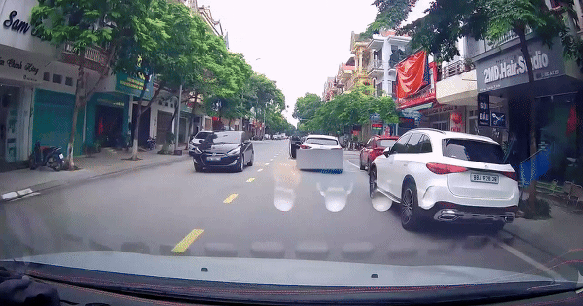Nữ tài xế đỗ xe 'quá hồn nhiên', dân mạng lắc đầu ngao ngán