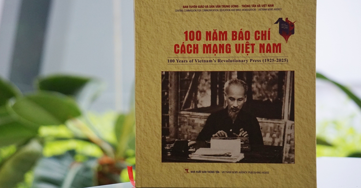Sách ảnh 100 năm báo chí cách mạng Việt Nam