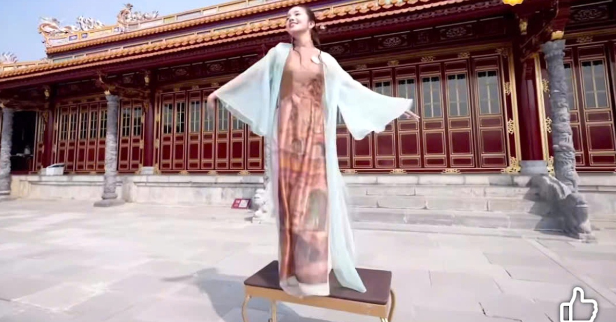 Thí sinh thi hoa hậu phải xin lỗi vì clip múa trước sân chầu điện Thái Hòa