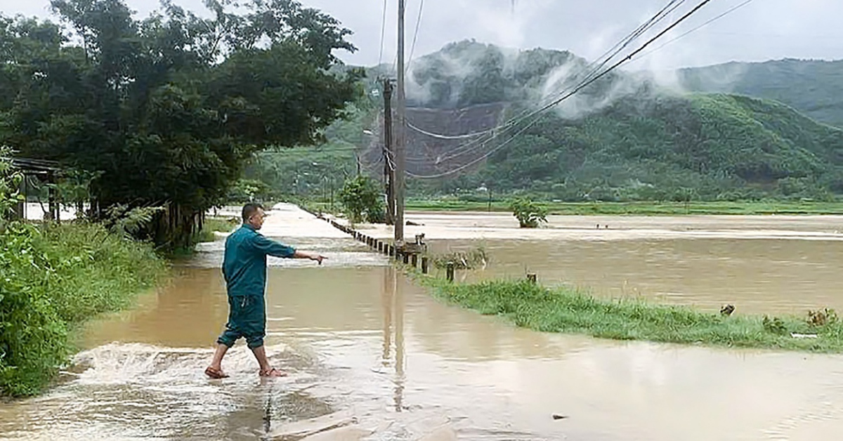 Nước các sông Quảng Nam - Đà Nẵng đang lên gây ngập nhiều khu vực ven sông
