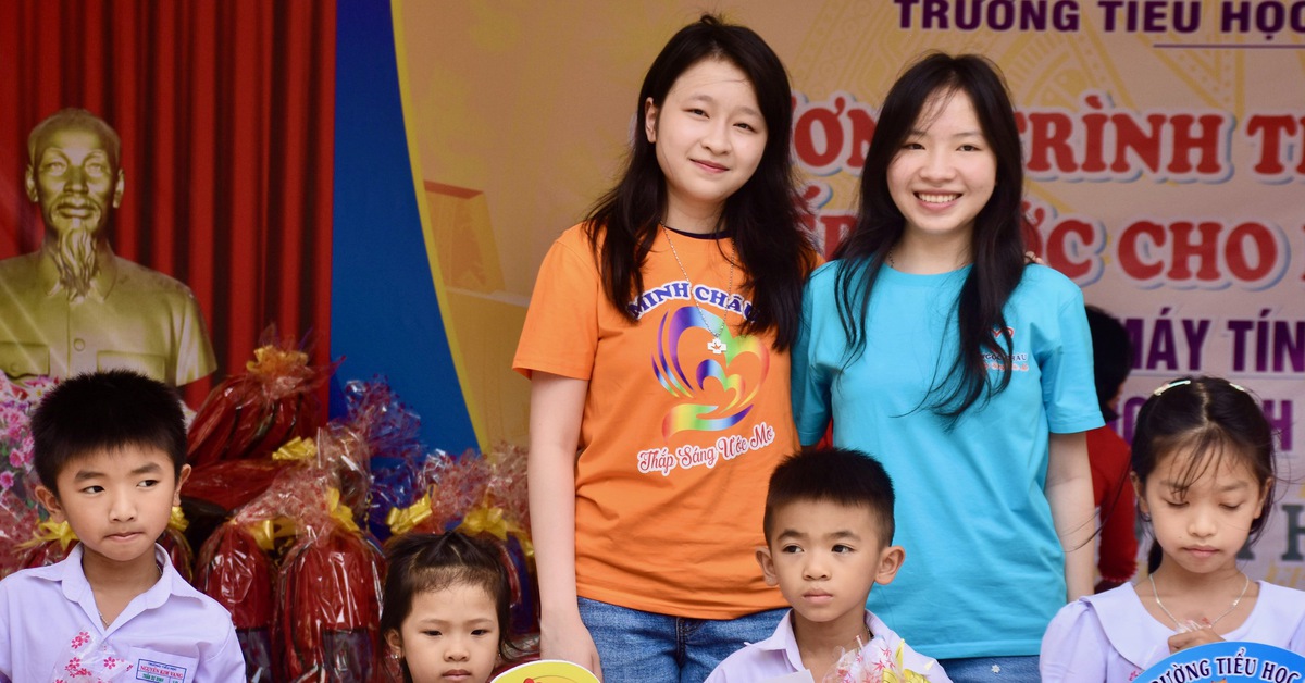 Hai chị em sinh đôi tự lập quỹ học bổng cho học sinh nghèo tỉnh Phú Yên