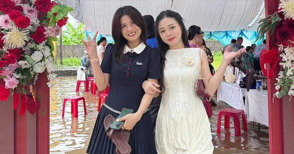 Đám cưới ngày lụt: Cô dâu bật khóc và niềm vui bất ngờ