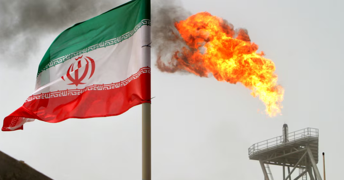 Israel tấn công Iran: Giá dầu, giá vàng được dự báo tăng, chứng khoán Việt thế nào?