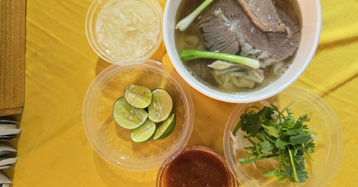 Tô phở Phát Tài vị Bắc nóng hổi ở lễ hội Ngày không tiền mặt