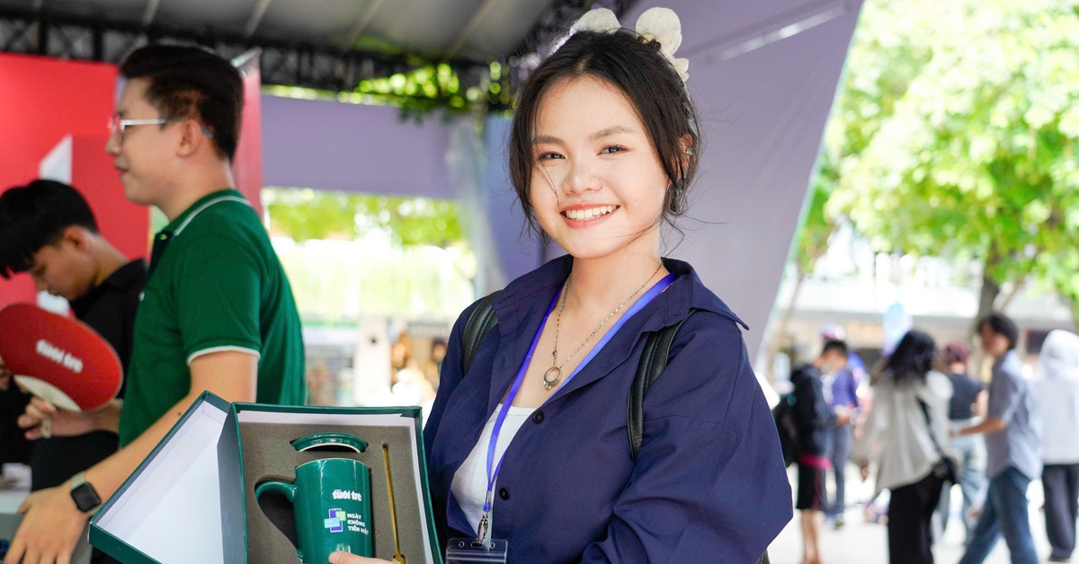 Khán giả ‘Đấu trí với NoTi', nhận quà hấp dẫn tại Ngày không tiền mặt
