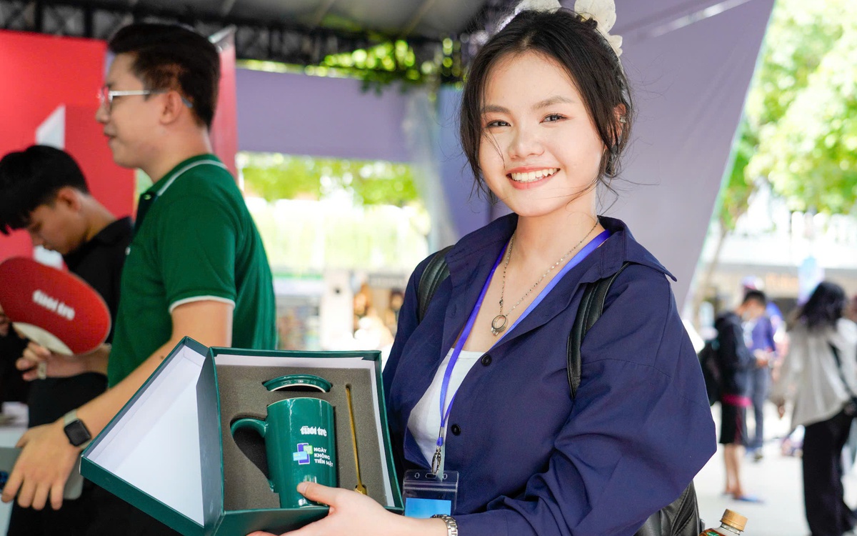 Khán giả ‘Đấu trí với NoTi', nhận quà hấp dẫn tại Ngày không tiền mặt