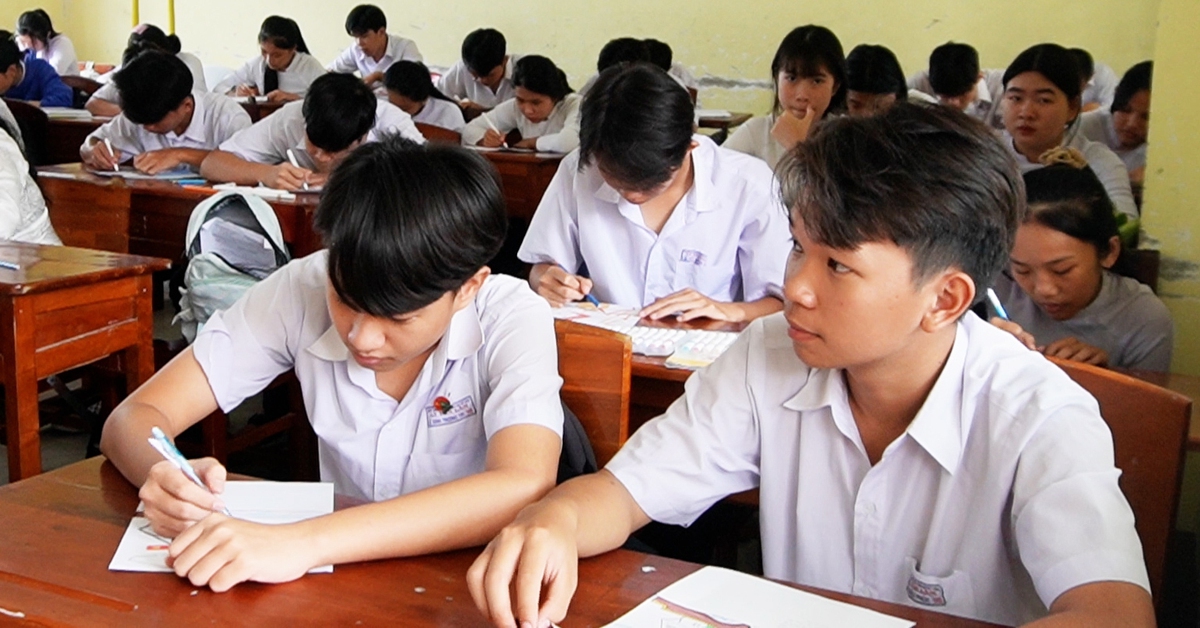Gần 500 học sinh theo cha mẹ về tỉnh Cà Mau mới