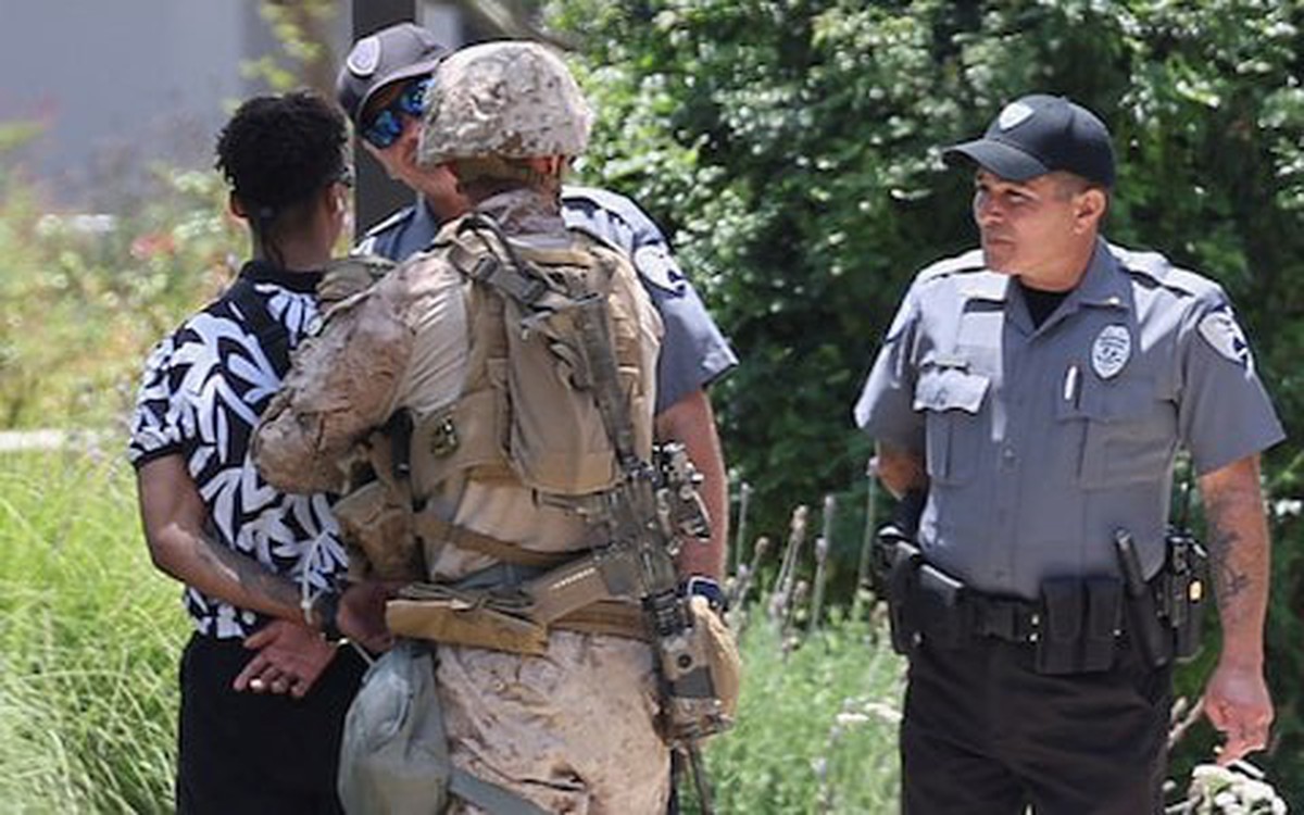 Thủy quân lục chiến Mỹ lần đầu bắt giữ dân thường ở Los Angeles