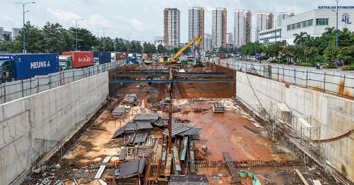 Toàn cảnh công trường vắng vẻ, tiến độ ì ạch tại nút giao An Phú, dù 6 tháng nữa phải về đích