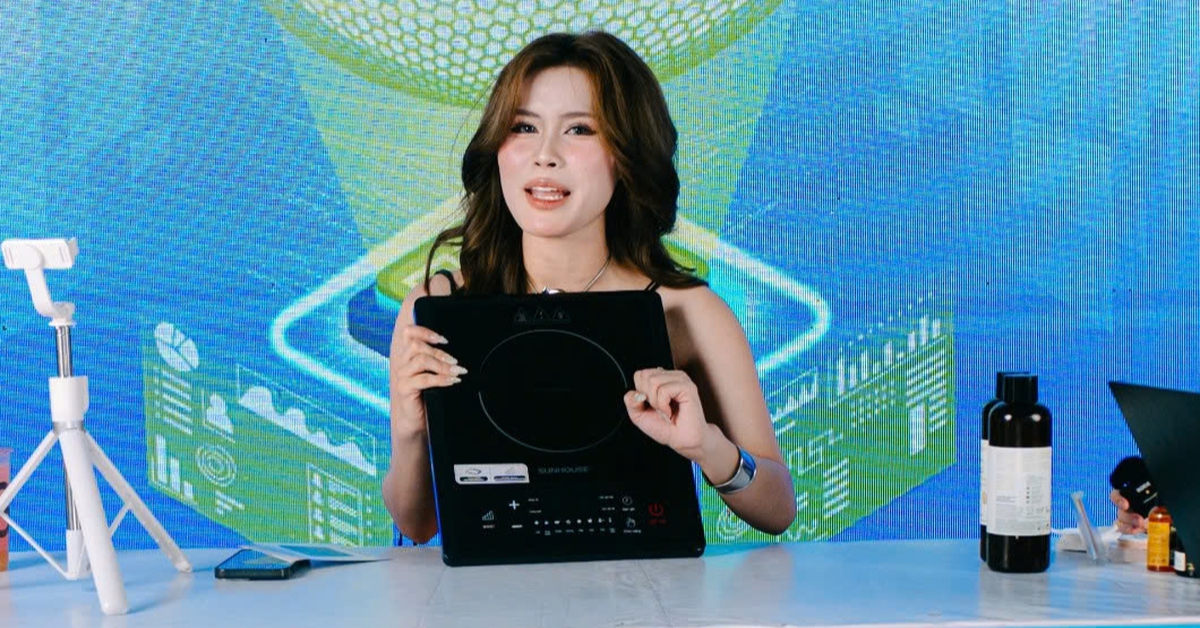 Mega livestream: Bùng nổ giảm giá, tràn ngập quà mỹ phẩm, đồ ăn, quần áo... 'made in Vietnam'