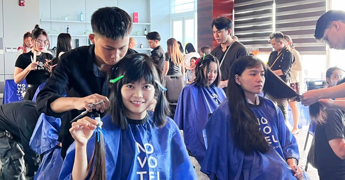 Người đàn ông nuôi tóc dài 4 năm chạy xuống Nha Trang hiến tóc tặng bệnh nhân ung thư