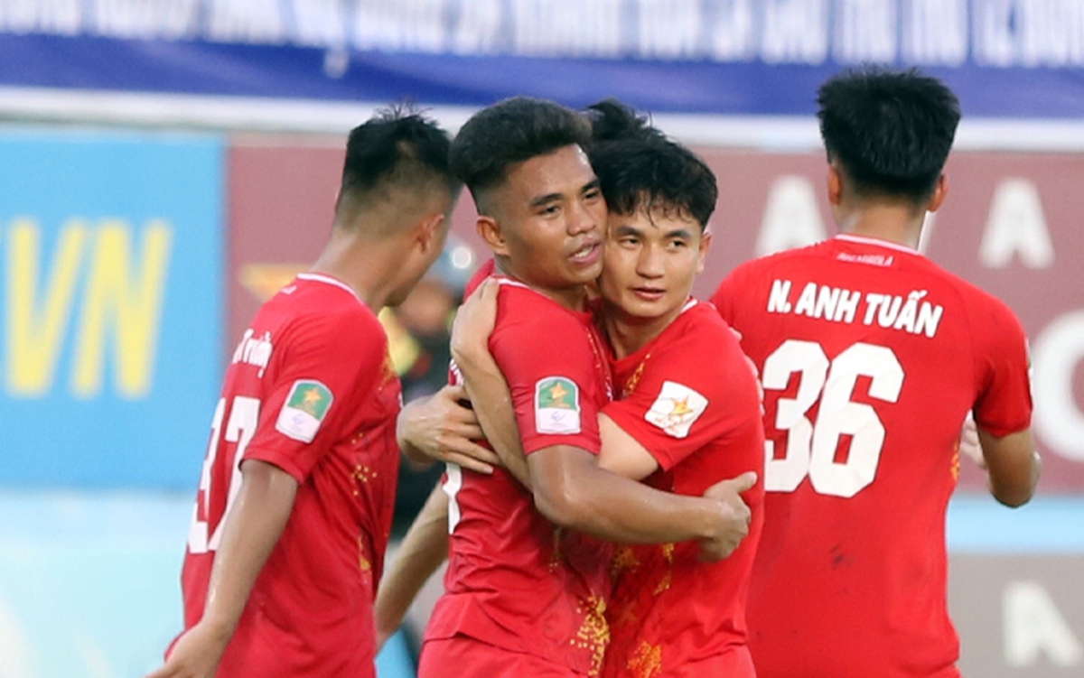Cựu tiền đạo U23 Việt Nam giúp đội nhà nuôi hy vọng thăng hạng