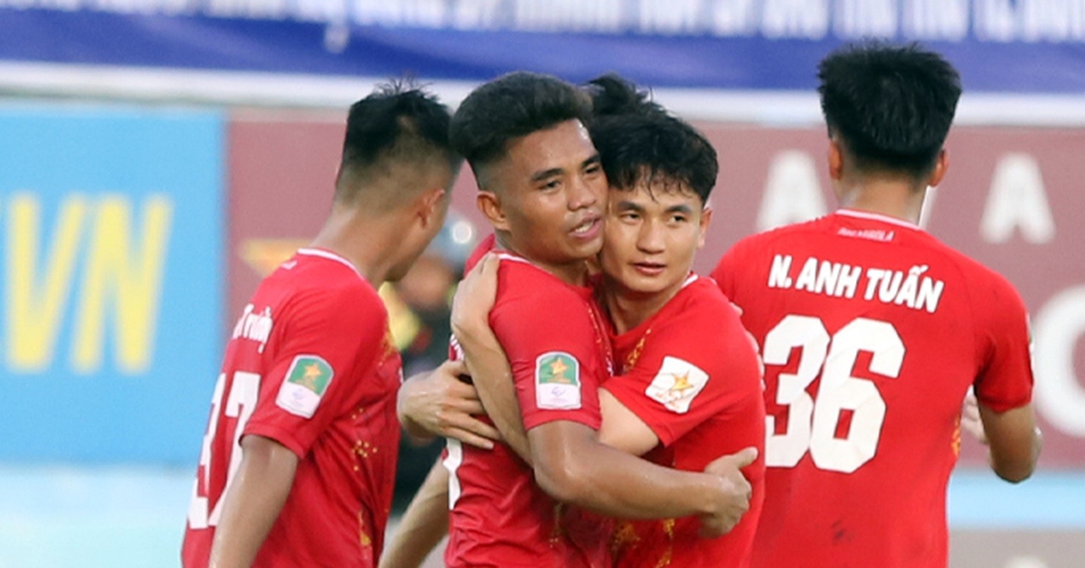 Cựu tiền đạo U23 Việt Nam giúp đội nhà nuôi hy vọng thăng hạng