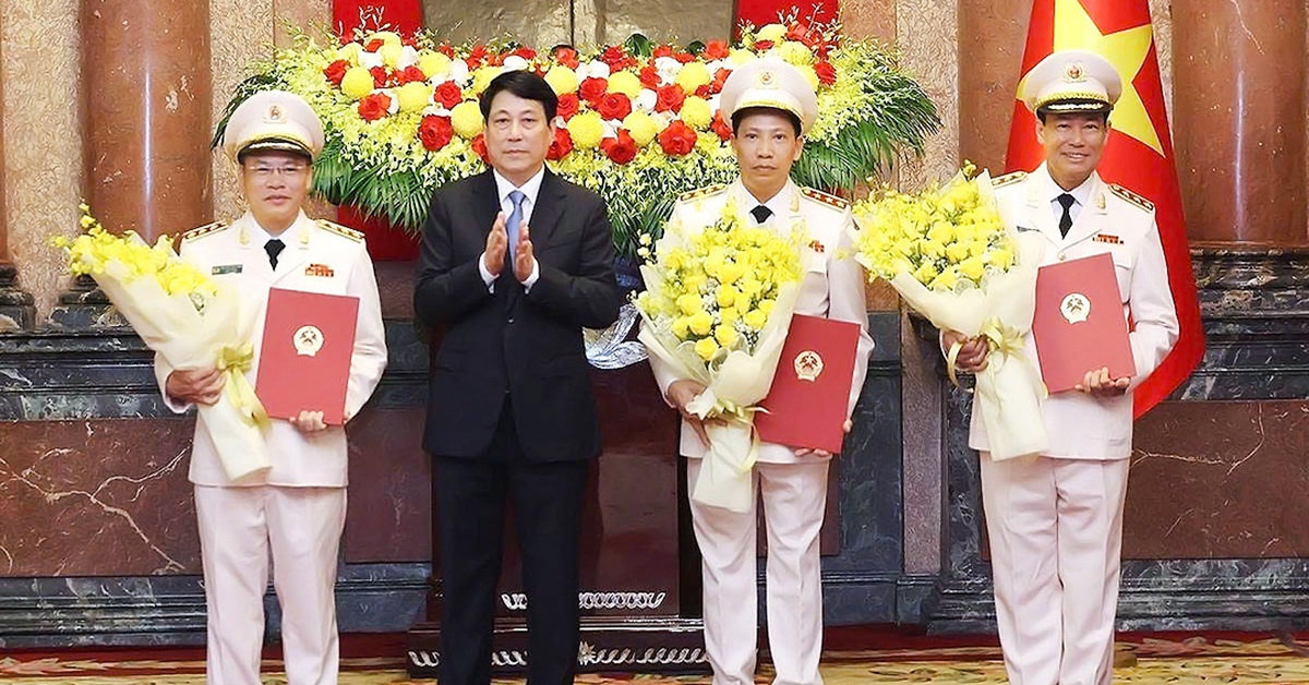 Chủ tịch nước thăng cấp bậc hàm thượng tướng cho 3 thứ trưởng Bộ Công an