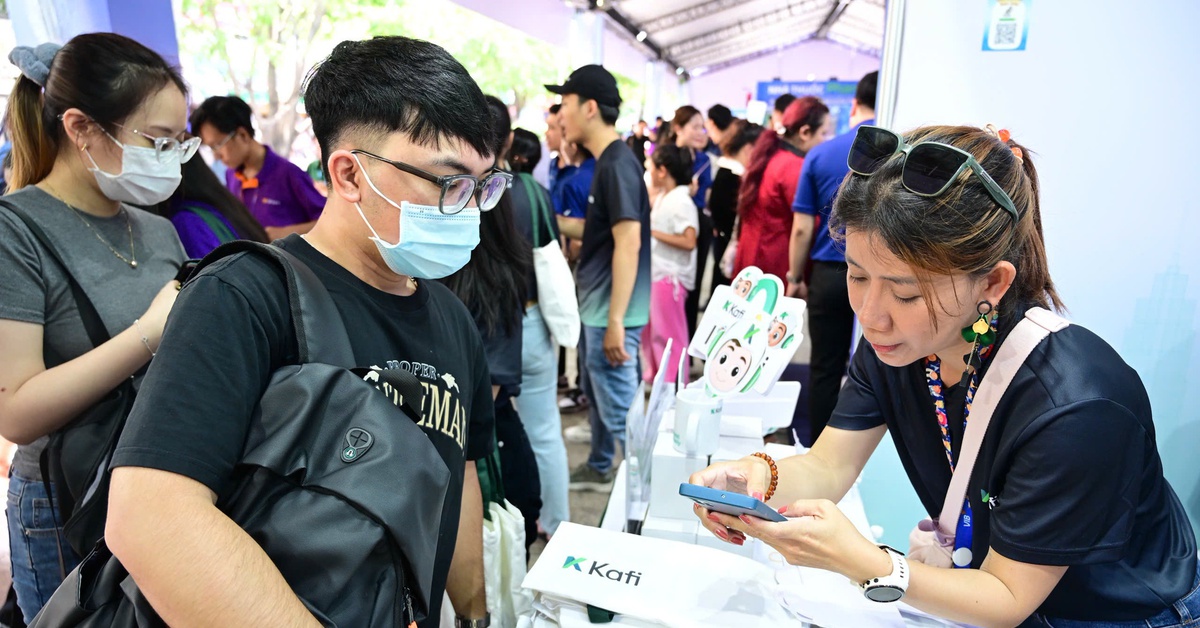 Đến Lễ hội không tiền mặt để check-in nhận gấu bông, được tư vấn về đầu tư chứng khoán