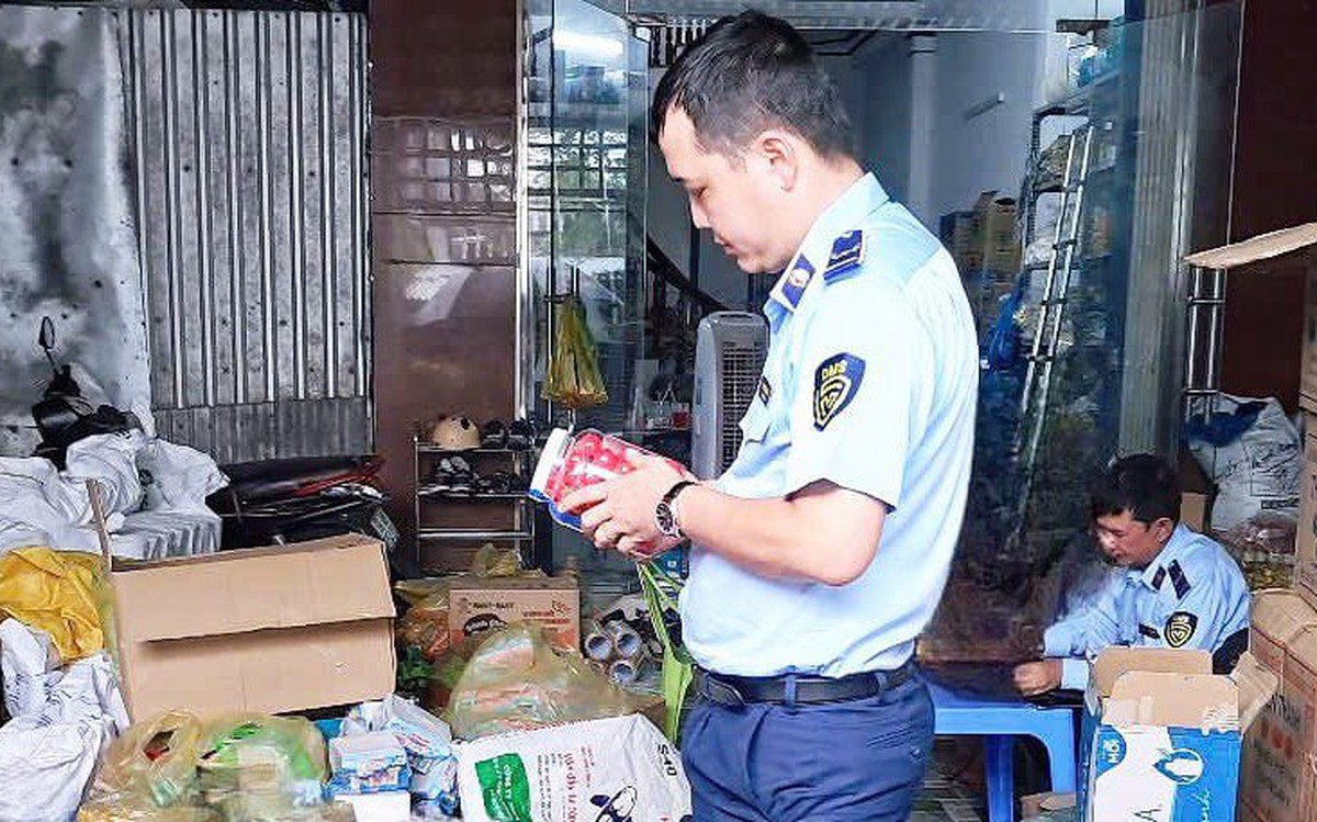 Chống buôn lậu, hàng giả 15-6: Phát hiện nhiều bánh kẹo, táo đỏ không có nguồn gốc, xuất xứ