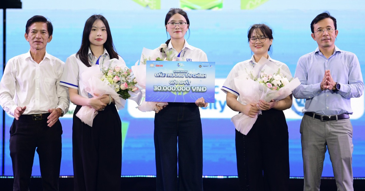 Đội FinHer Trường đại học Kinh tế - Luật chiến thắng game show Đấu trường tài chính