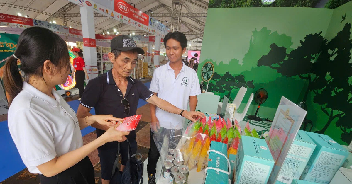 Từ Úc về ghé trải nghiệm Lễ hội không tiền mặt, chọn mua Yến Đảo Cần Giờ để tặng người thân