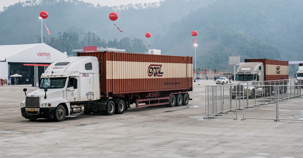 Tin tức sáng 16-6: Đề xuất gỡ khó cho thiếu lái xe hạng FC; Ngành ngân hàng lãi 66.000 tỉ