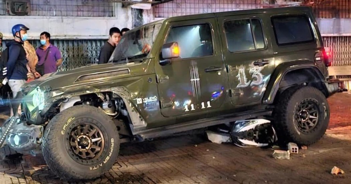 Ô tô 'điên' tông hàng loạt xe máy ở quận Bình Tân, hai người chết