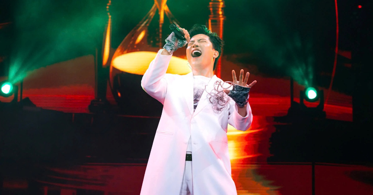 Dàn sao đình đám cùng hàng chục nghìn khán giả bùng nổ tại E-Concert