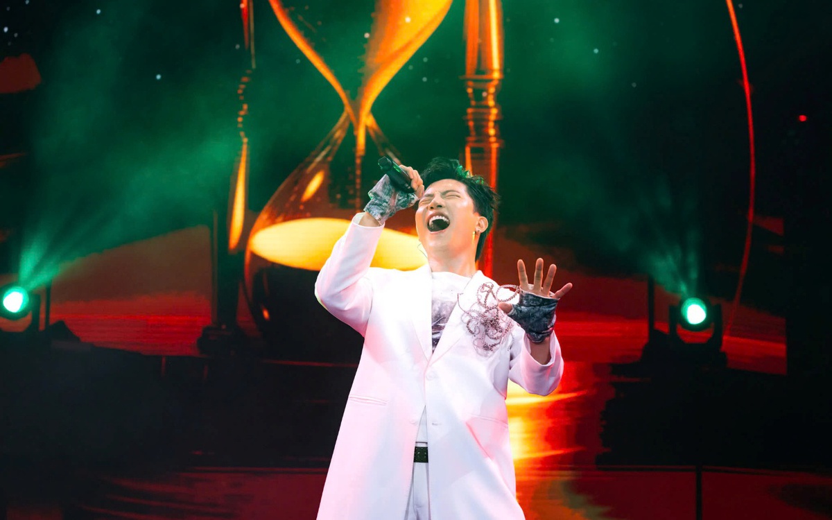 Dàn sao đình đám cùng hàng chục nghìn khán giả bùng nổ tại E-Concert