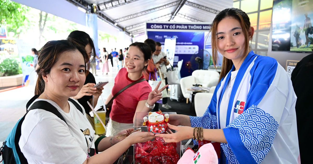 Trải nghiệm 'phòng chờ thương gia', nhận quà may mắn Nhật Bản từ JCB tại lễ hội không tiền mặt