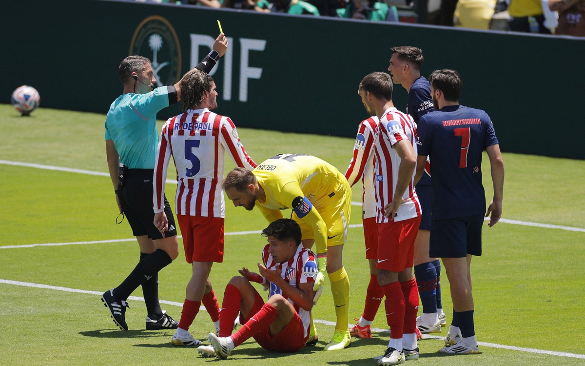 Atletico Madrid chỉ trích trọng tài sau thảm bại trước PSG