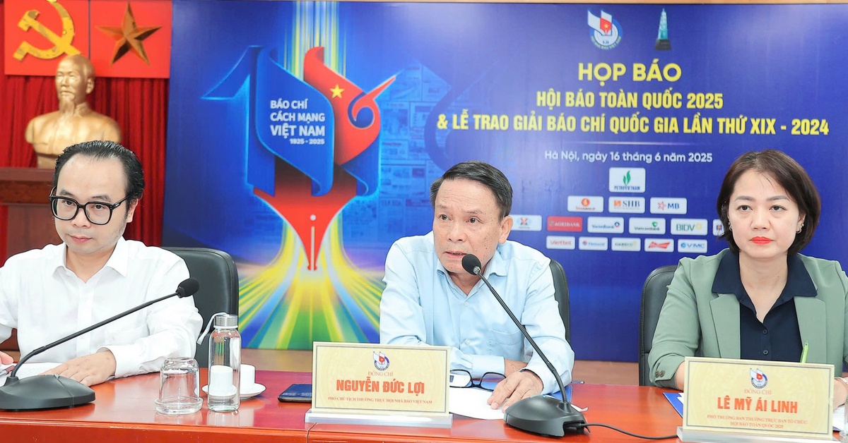 Lần đầu trưng bày lịch sử báo chí 100 năm