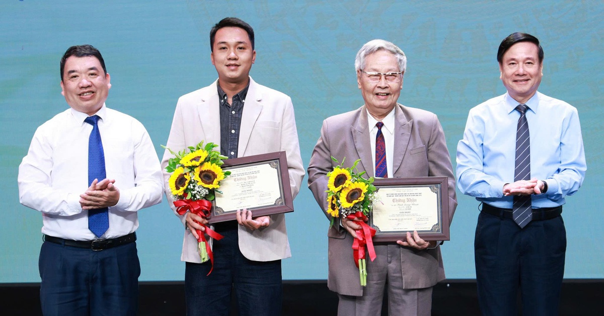 ‘Khúc ca người làm báo’, ‘Trên đường mực cháy’, ‘Lời Bác dặn’ giành giải nhất sáng tác về nghề báo