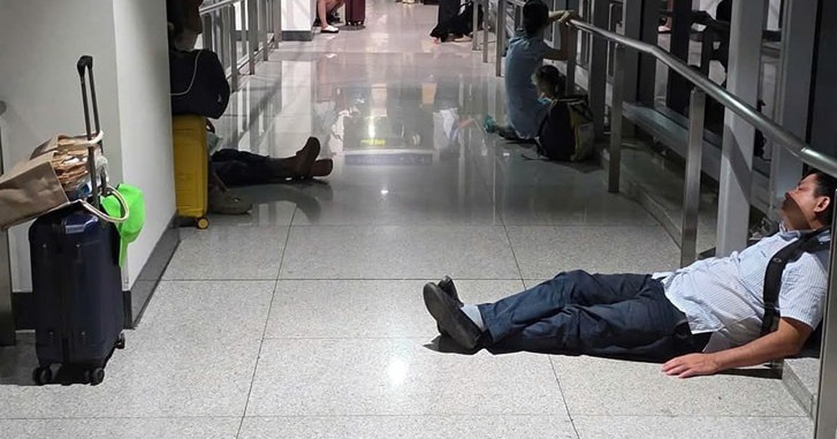 Cục Hàng không yêu cầu làm rõ vụ hành khách 'mắc kẹt' ở Tân Sơn Nhất giữa đêm